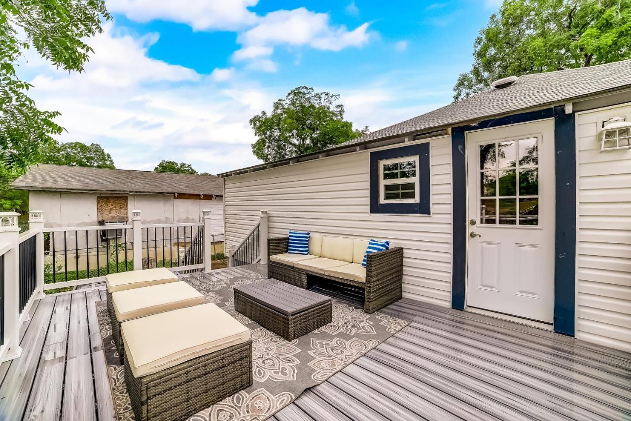 Midtown Modern Farmhouse サンアントニオ エクステリア 写真