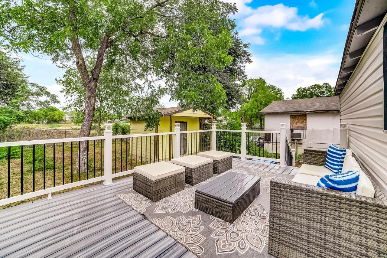 Midtown Modern Farmhouse サンアントニオ エクステリア 写真