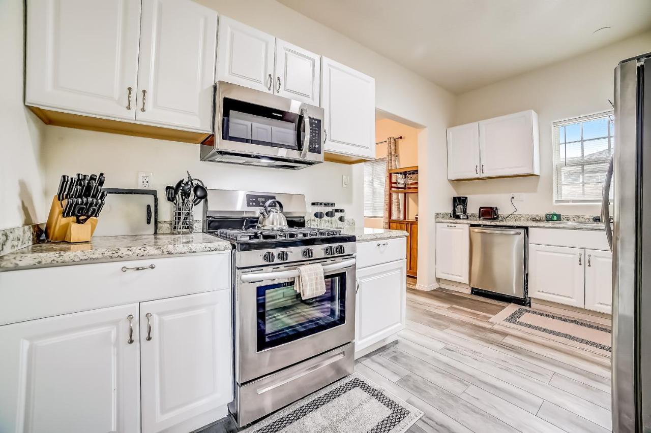 Midtown Modern Farmhouse サンアントニオ エクステリア 写真