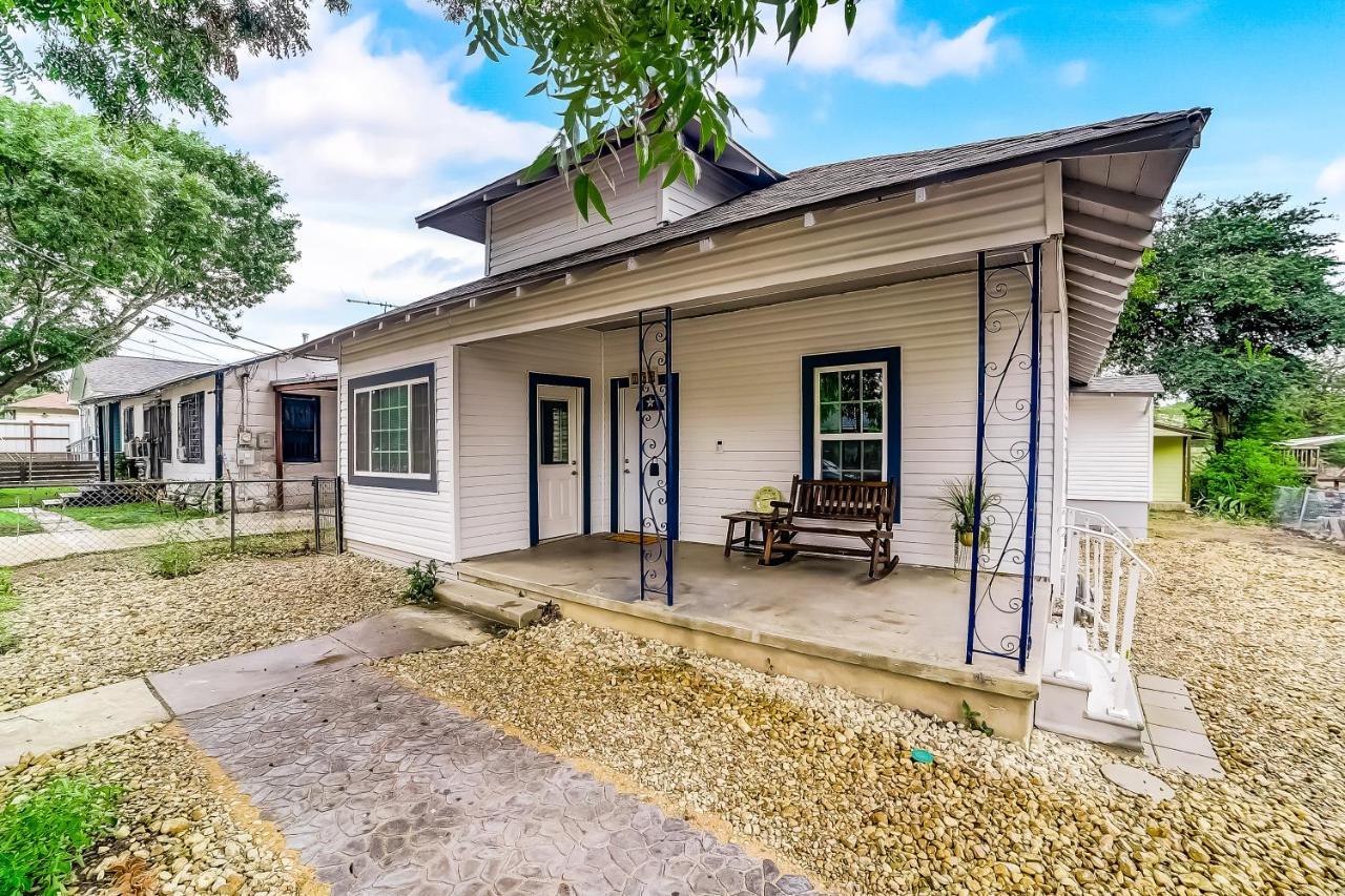 Midtown Modern Farmhouse サンアントニオ エクステリア 写真