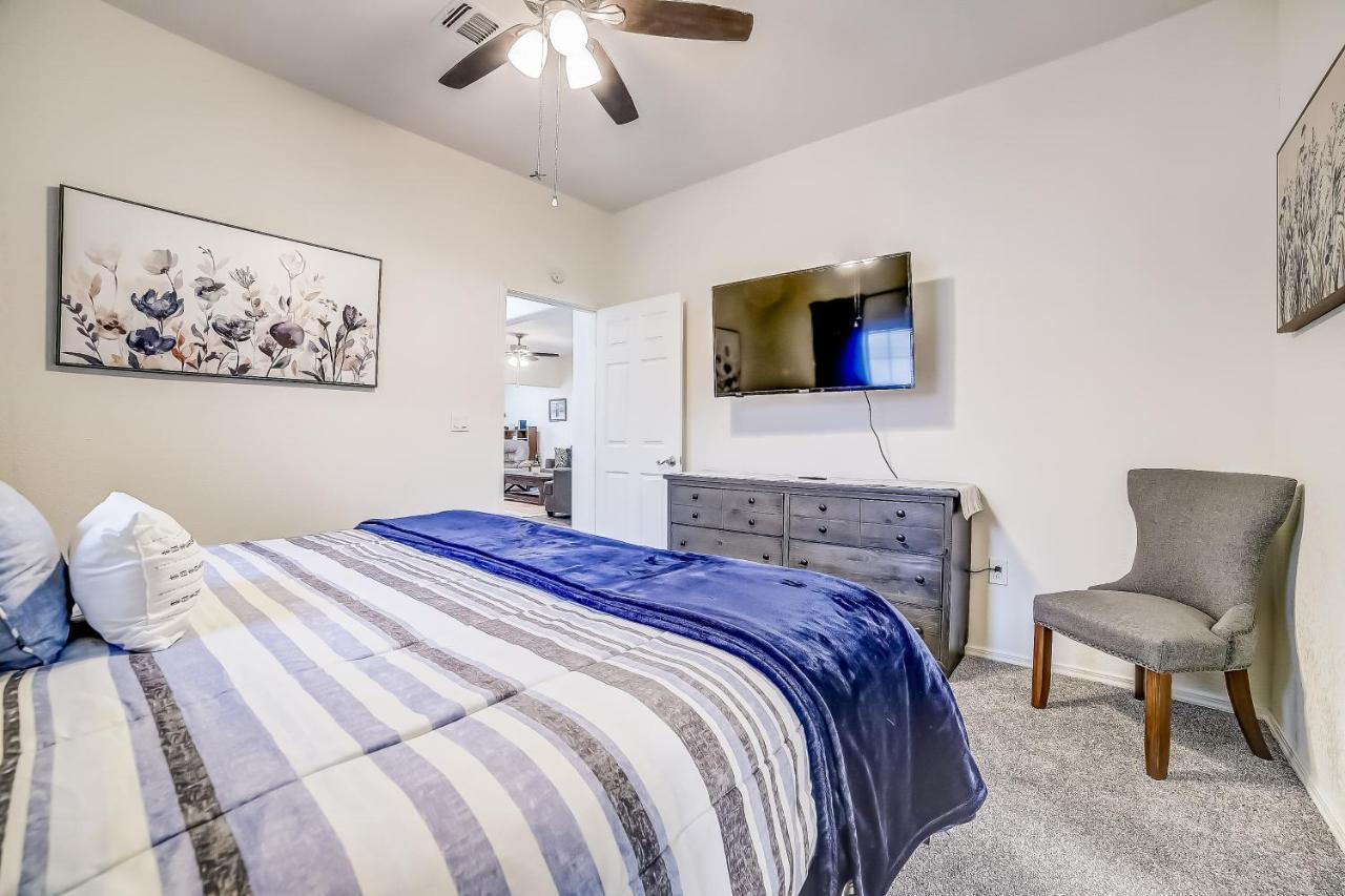 Midtown Modern Farmhouse サンアントニオ エクステリア 写真