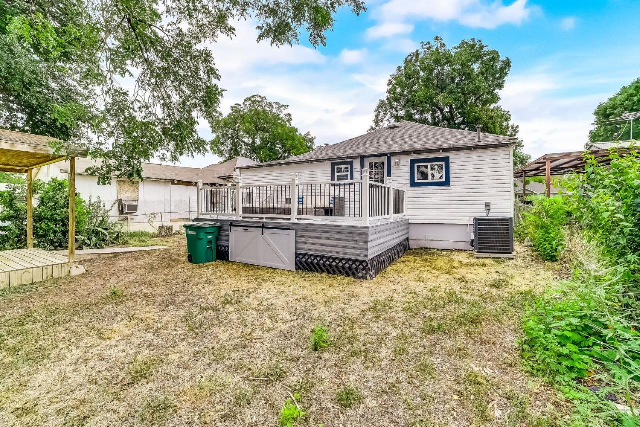 Midtown Modern Farmhouse サンアントニオ エクステリア 写真