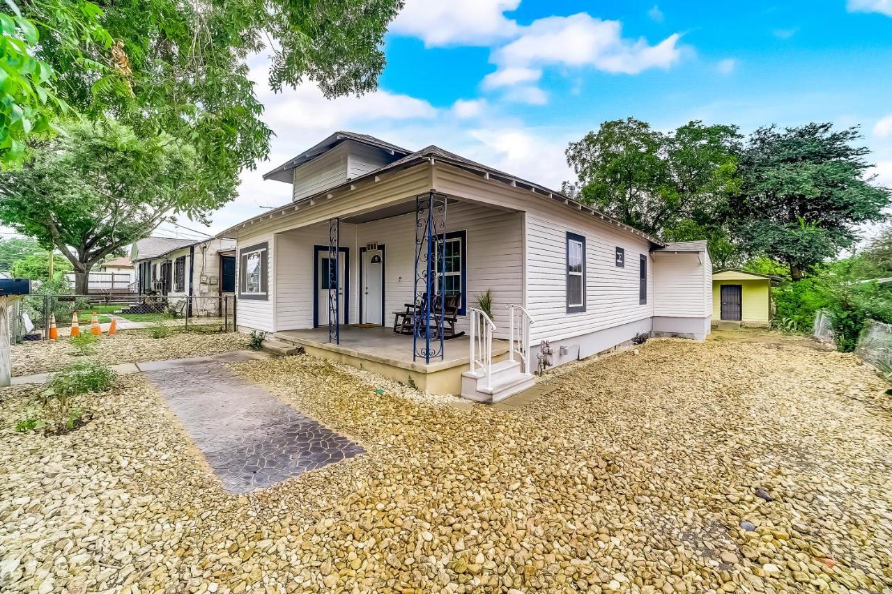Midtown Modern Farmhouse サンアントニオ エクステリア 写真