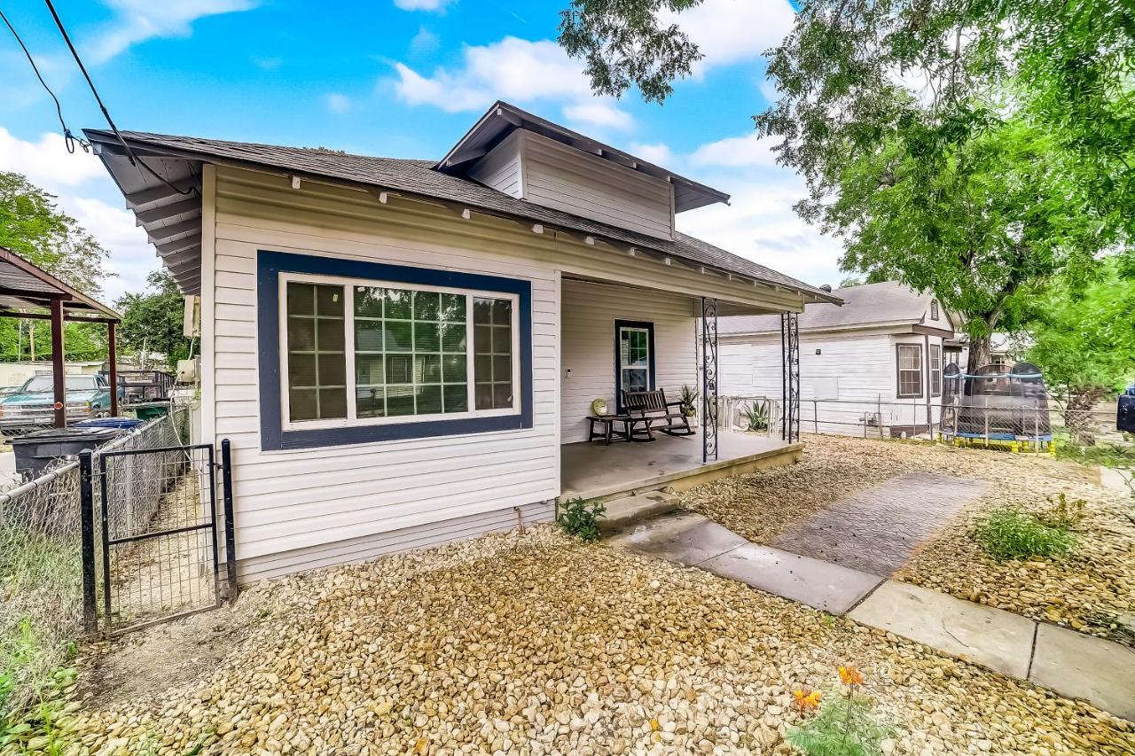 Midtown Modern Farmhouse サンアントニオ エクステリア 写真